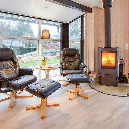 Three-bedroom Holiday In * Hals
